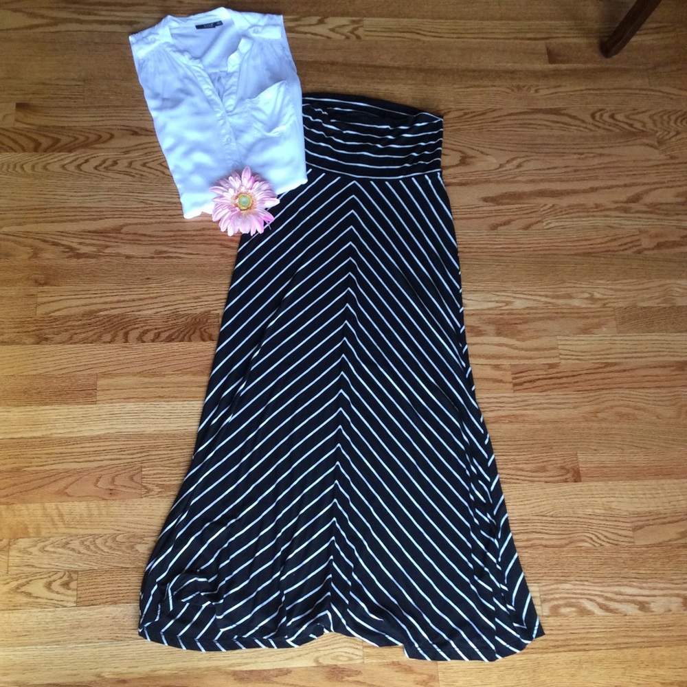 'A Pea In the Pod' Maternity Maxi Skirt